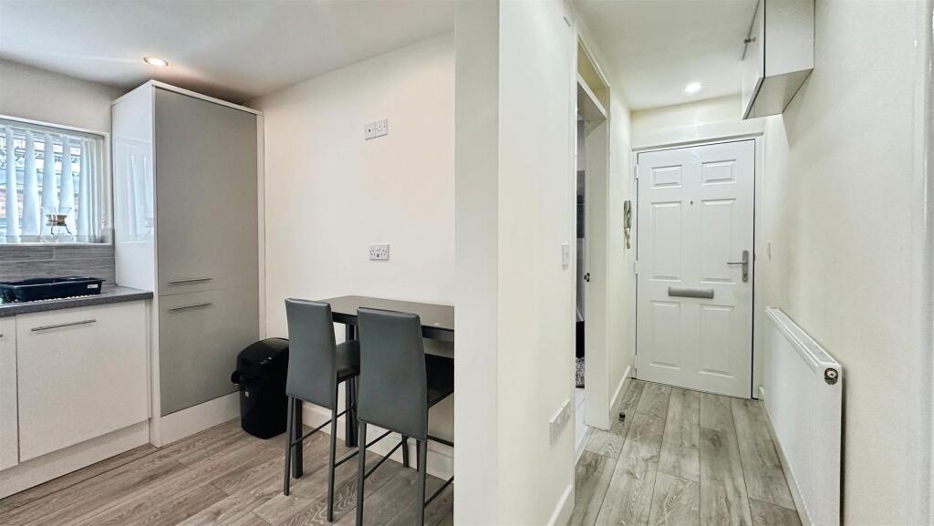 d700d043--4A08-8849-F5BD20EA6208-15878-00000577CF9