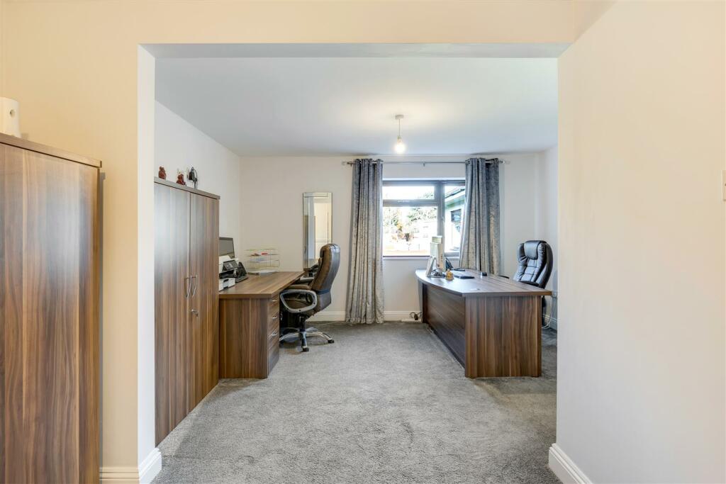 Bedroom 3/Office