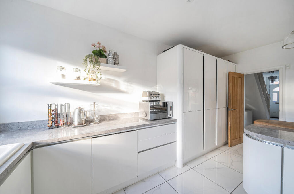 1385034-11-6925c1...