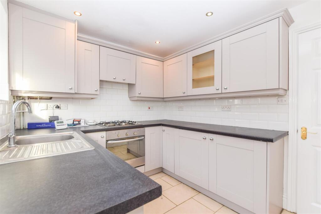 Constables - Carlton Close-5.jpg