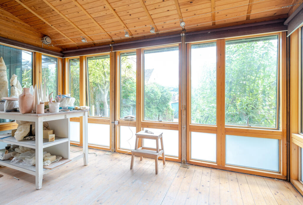 1299337-2-685962a...