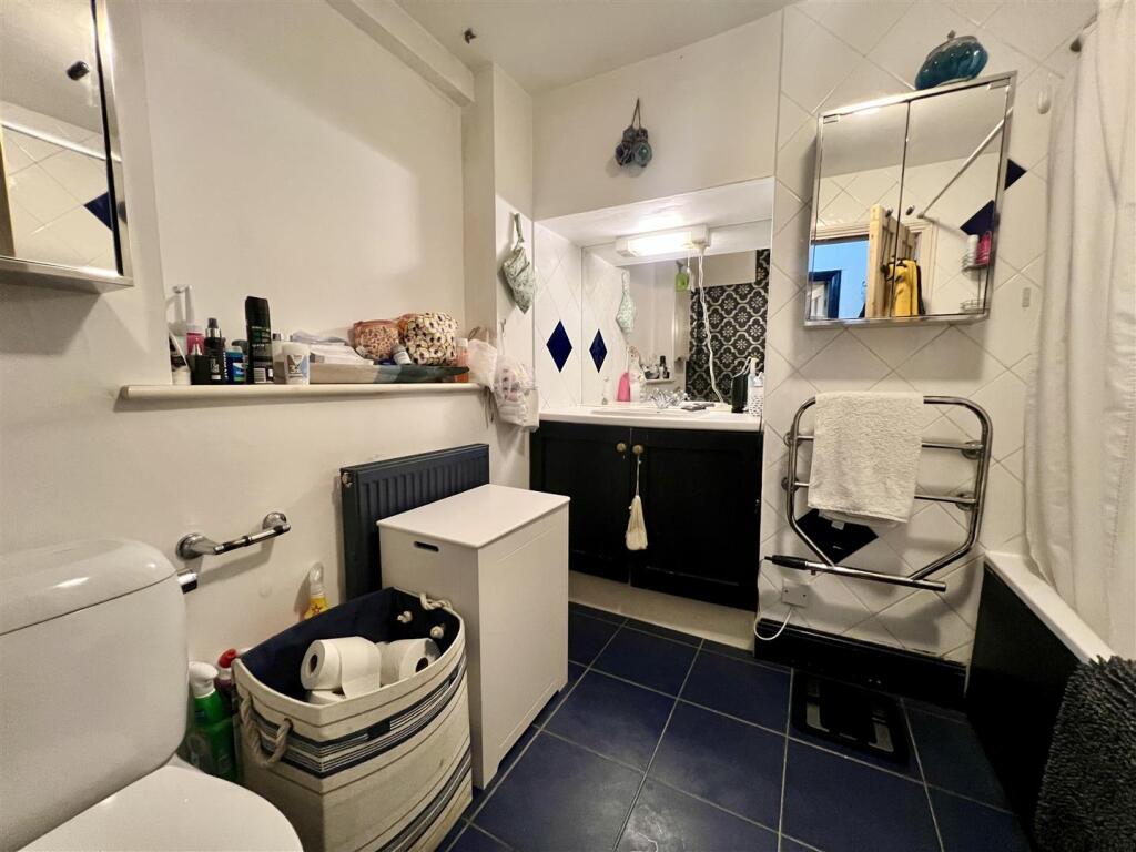 Family Bathroom: