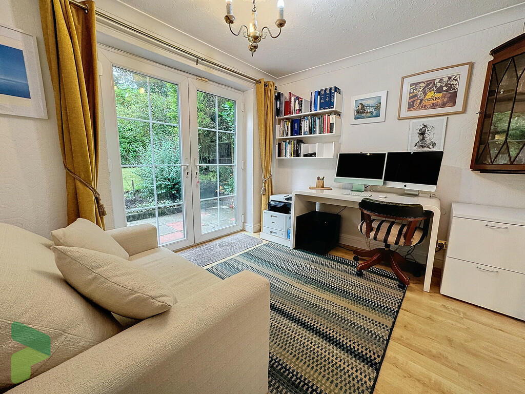 Snug. Office