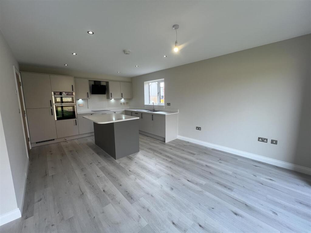 2. Kitchen.JPG