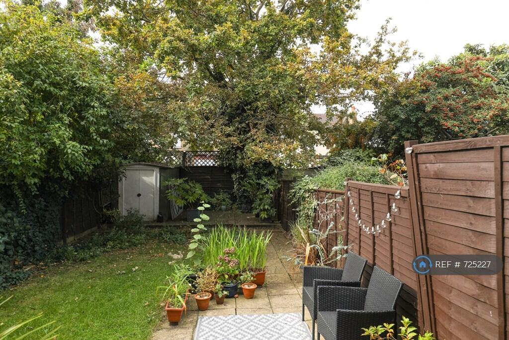 Large West-Facing Rear Garden With Sole Use