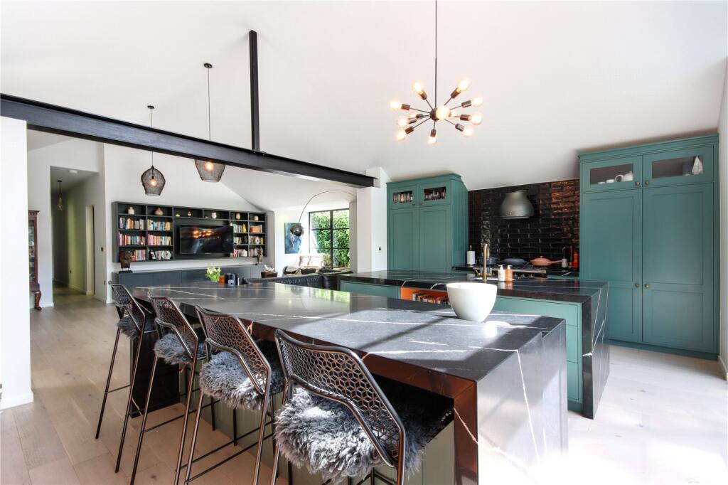 Kitchen/Breakfast Rm