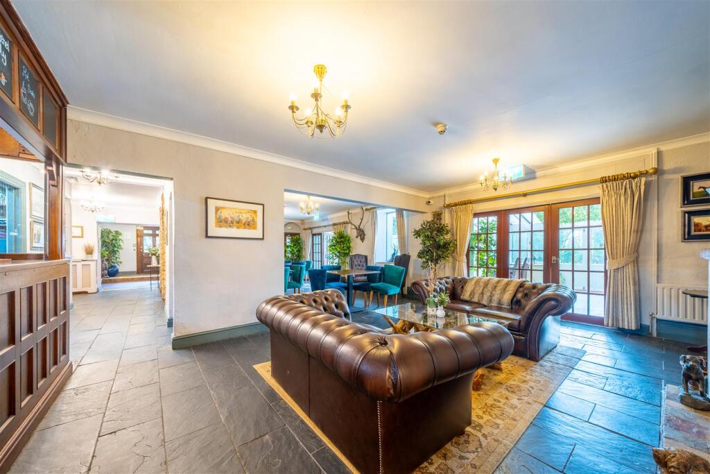 24235 East Ayton Lodge Hotel-012.jpg