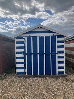 BEACH HUT