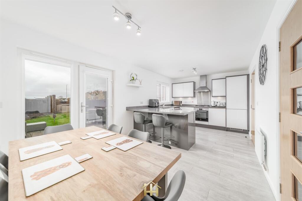 29 CASTLEVIEW PL 031125 EDIT (12 of 35).jpg