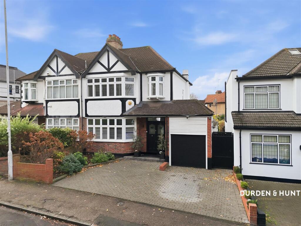 Roding Lane North