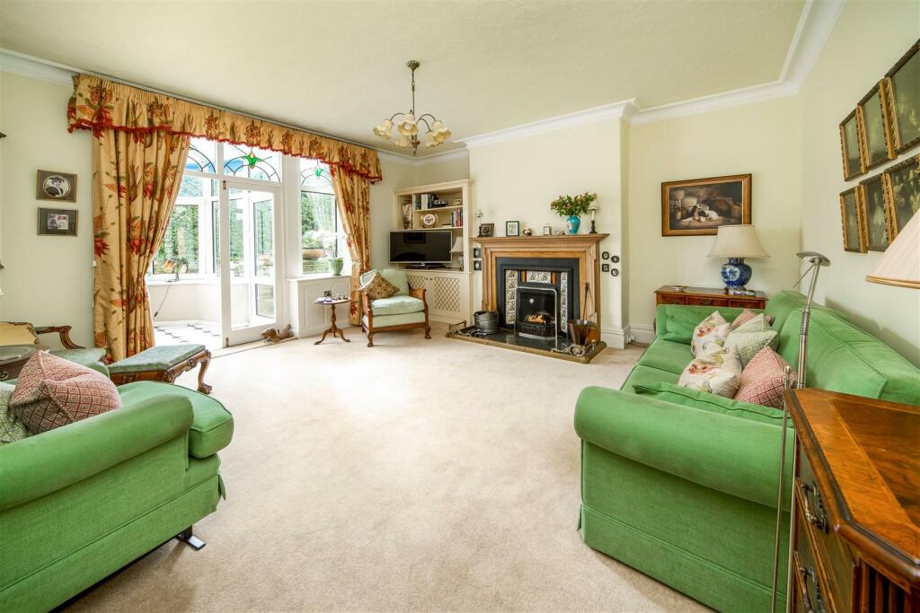 SITTING ROOM