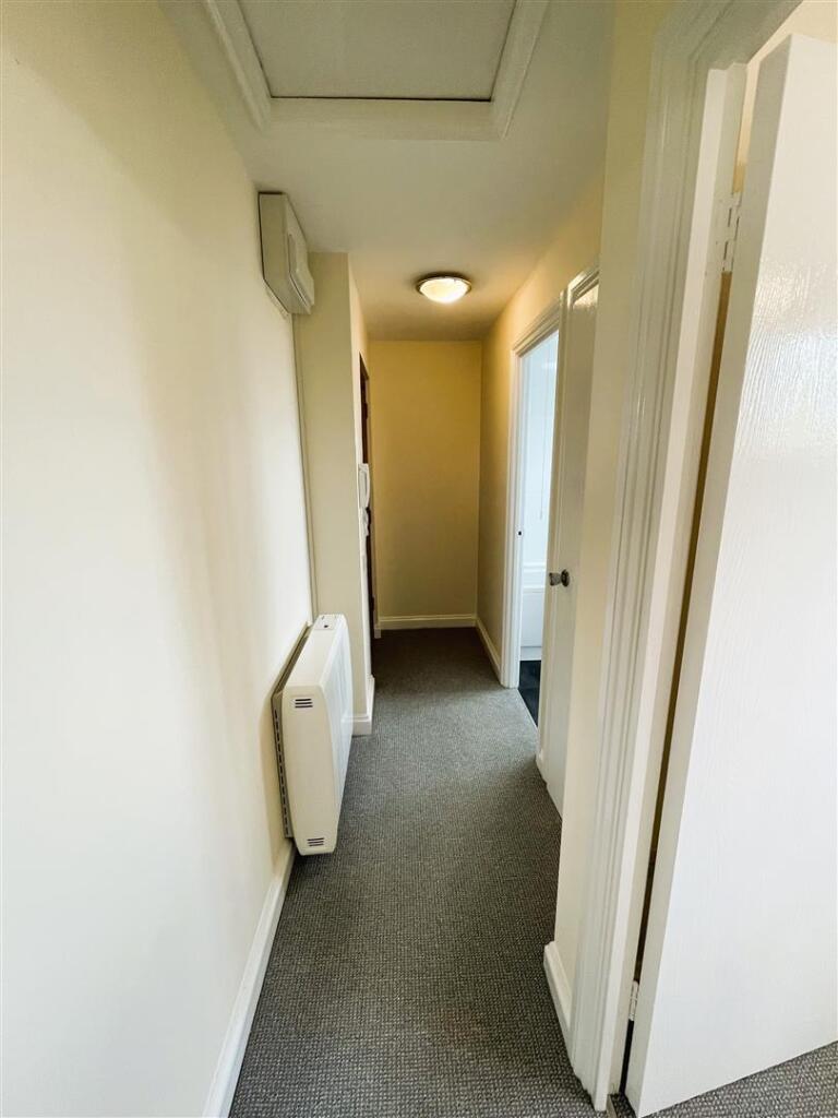 14 grove mews entrance hall.jpeg