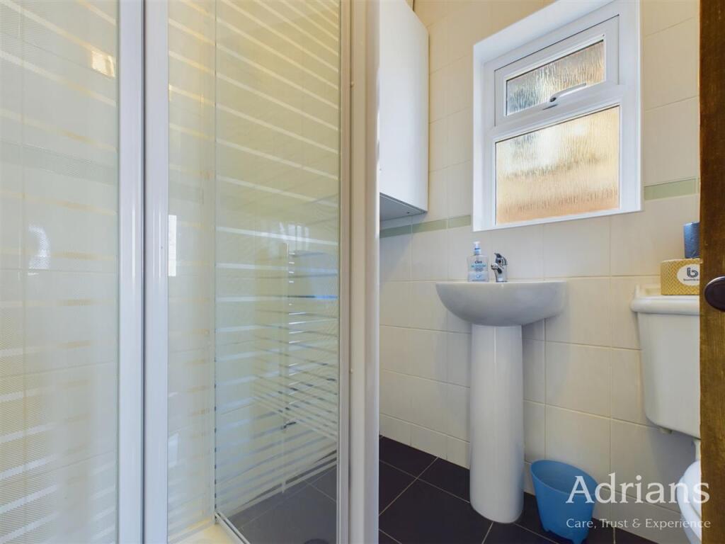 SHOWER ROOM