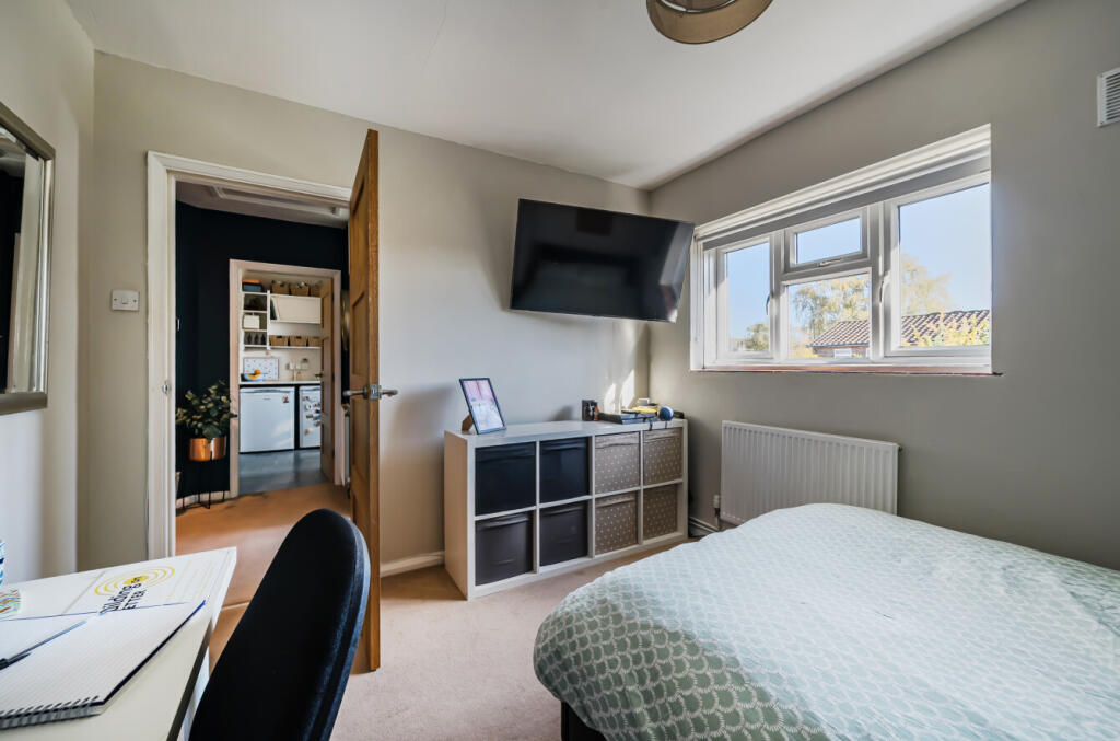 1371445-12-68fb5f...