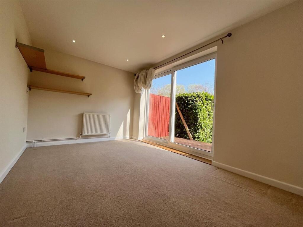 Living room 2.jpg