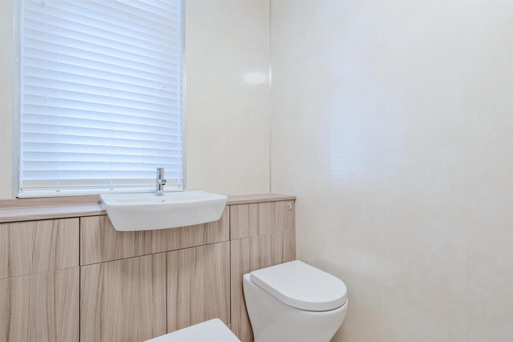 006-241 Dyfrig St, Shotts ML7 4BY.jpg