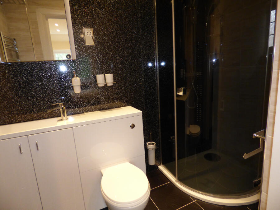 BEDROOM 1 EN-SUITE