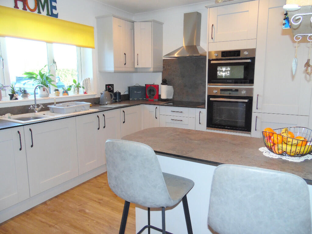 KITCHEN/BREAKFAST RM