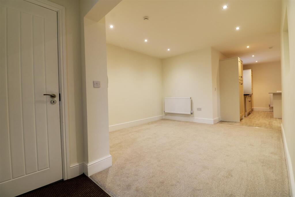 OPEN PLAN LOUNGE AREA measuring