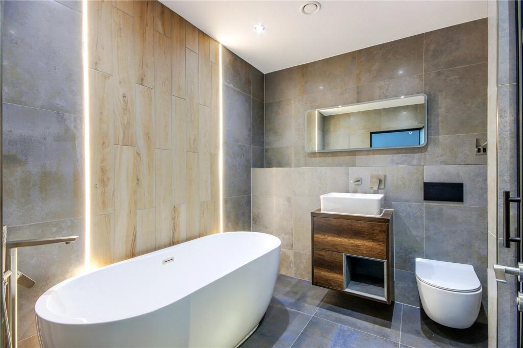 Apartment 1 Bathroom