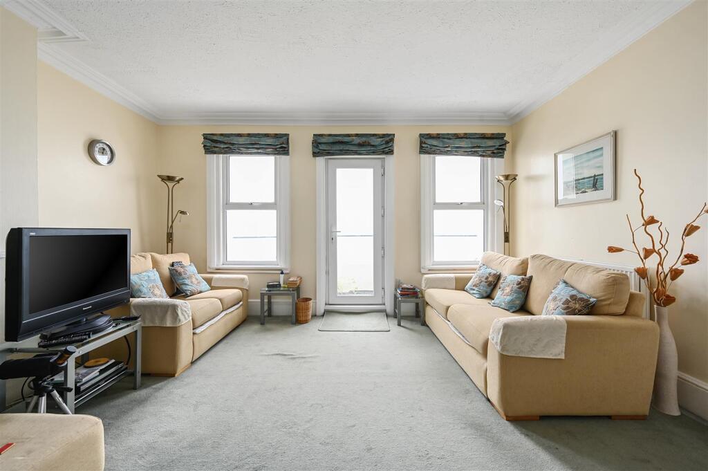 FLAT 4 SANDRINGHAM COURT (2).jpg