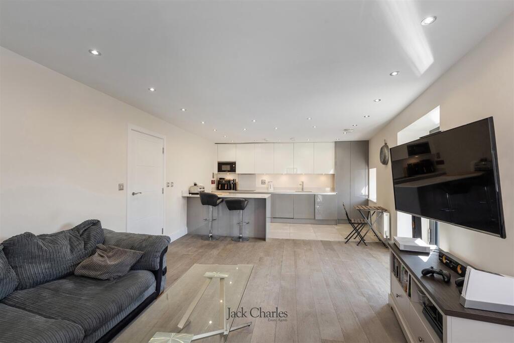 5 Ronnies Wharf, TN9 1EX 009.jpg