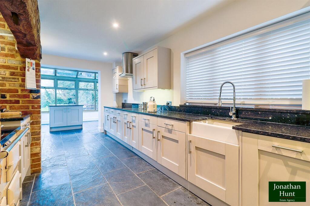 KITCHEN pic 2