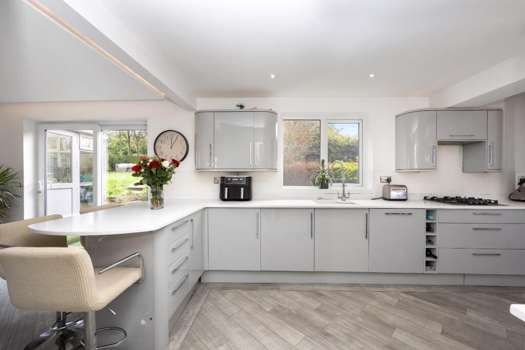 King George VI Drive 11-013.jpg