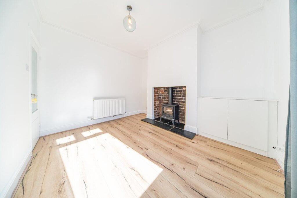 31 Ellaby Road lounge.jpg