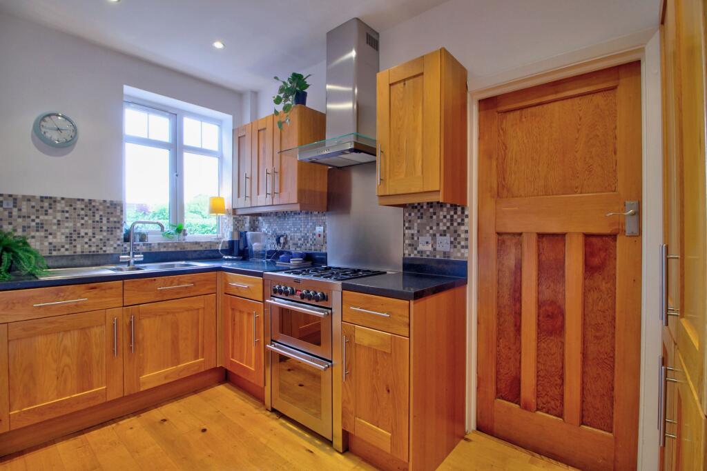 Views over garden, and good storage