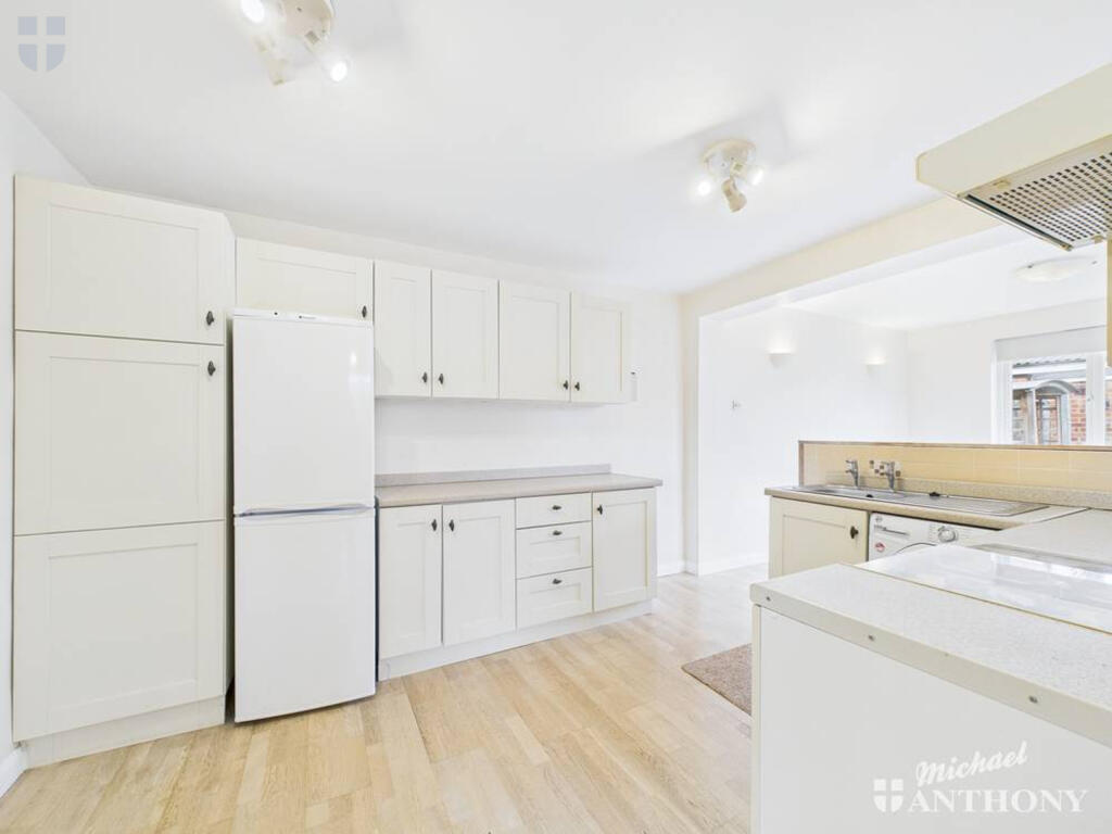 CAM03218G0-PR0819-STILL011-thumbnail-h750-70