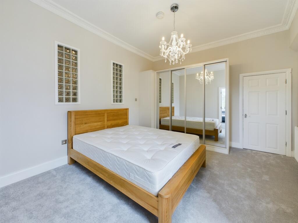 CAM03062G0-PR0033-STILL001