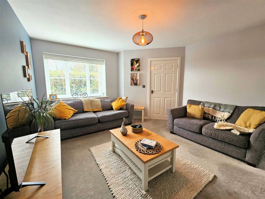 living room 1.jpg