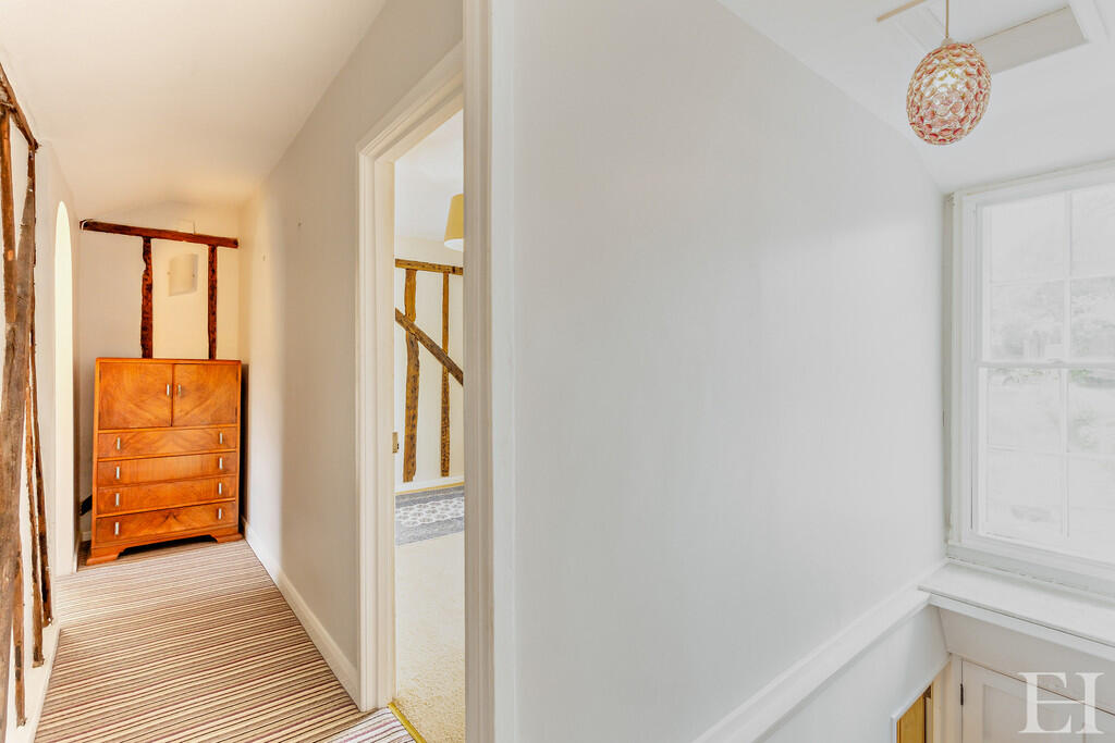 8649461-interiorW...