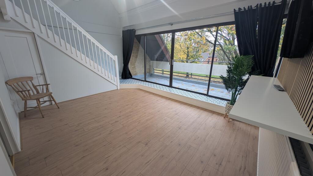 PXL_20251110_0924157