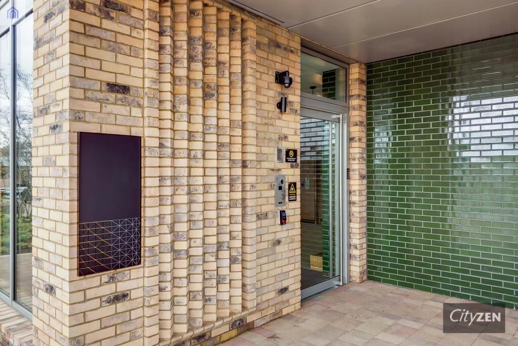 ALINGTON HOUSE ENTRANCE