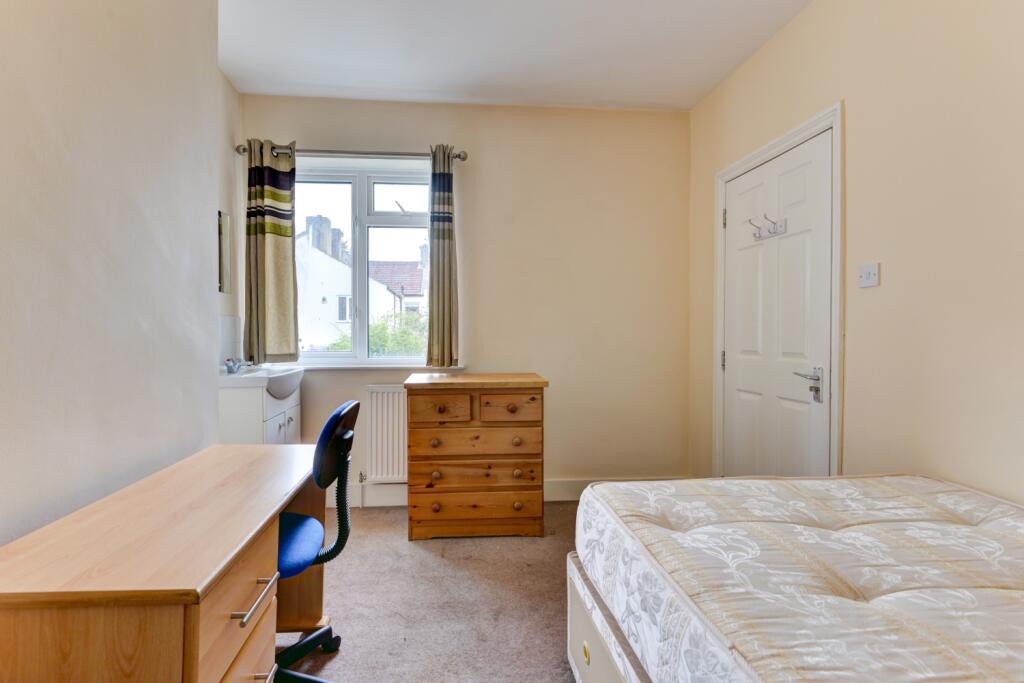 99 Brading Road Bedroom 4 (2)