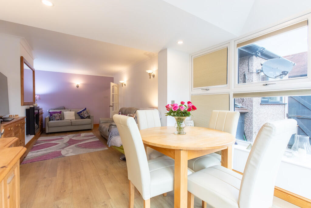 Living Room/Dinin...