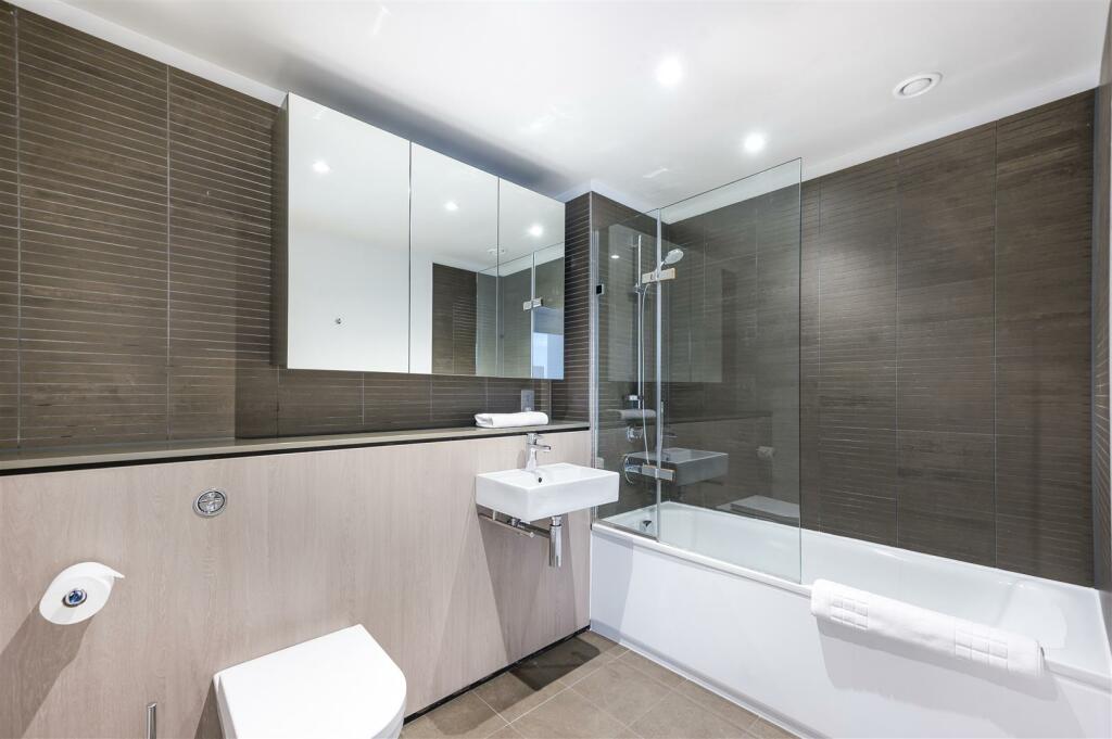 8460410-interior14.jpg