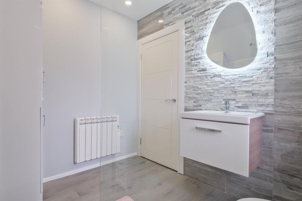 026-23 East Academy Street Wishaw, ML2 8BG.jpg