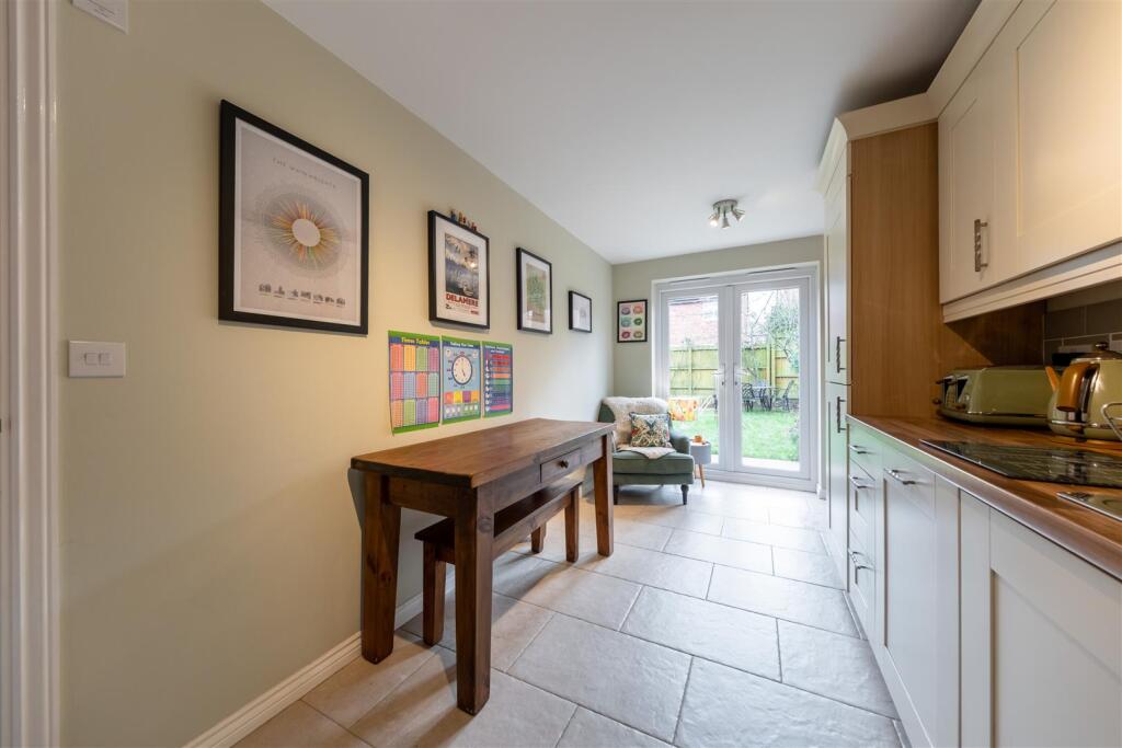 15 Sandford Drive-002.jpg