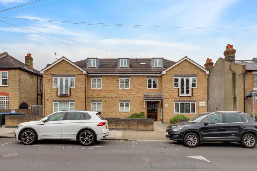 02-7992JHPropWpen - 7 Glade Court - 7.jpg