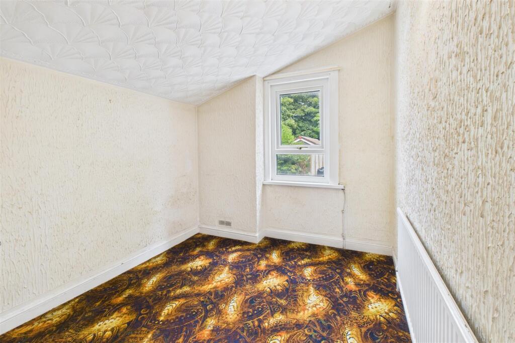 8 Kensington Road, St George, Bristol BS5 7NB | Fr