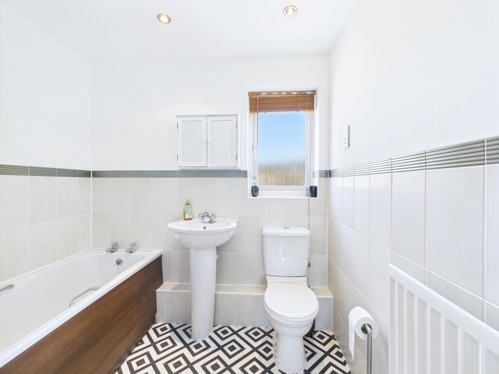 CAM01909G0-PR0341-STILL011