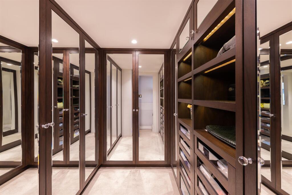 Flat 2, 11 Cadogan Square Hi-15.jpg