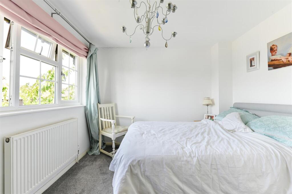 MIDDLE CLOSE, 10- (4).jpg