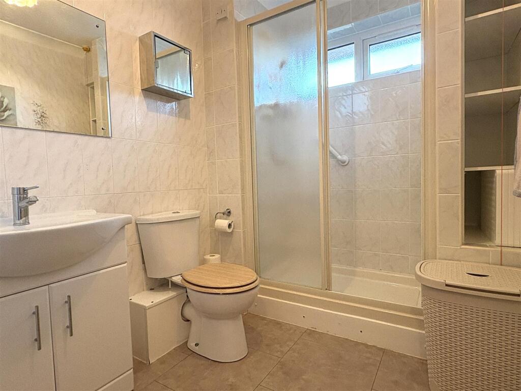 SHOWER ROOM/WC