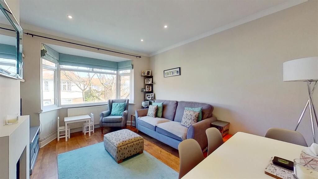 Godley-Road-Earlsfield-SW18-12172020_222402.jpg