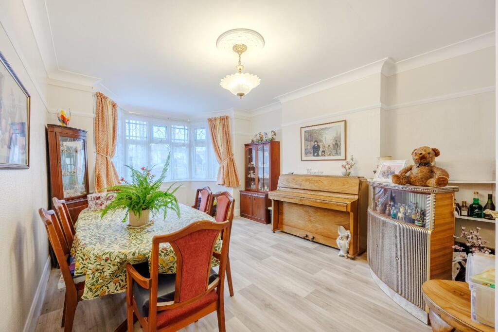 Bedroom 2 / Dining Room