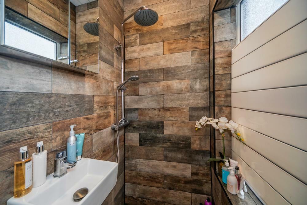 EN-SUITE WET ROOM